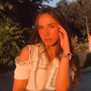 Ольга Викторовна, бабушка Вероники (11 класс)